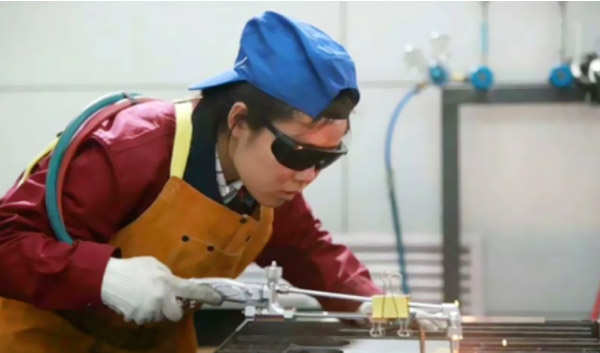 教育扶貧為貧困學(xué)子點燃希望之光